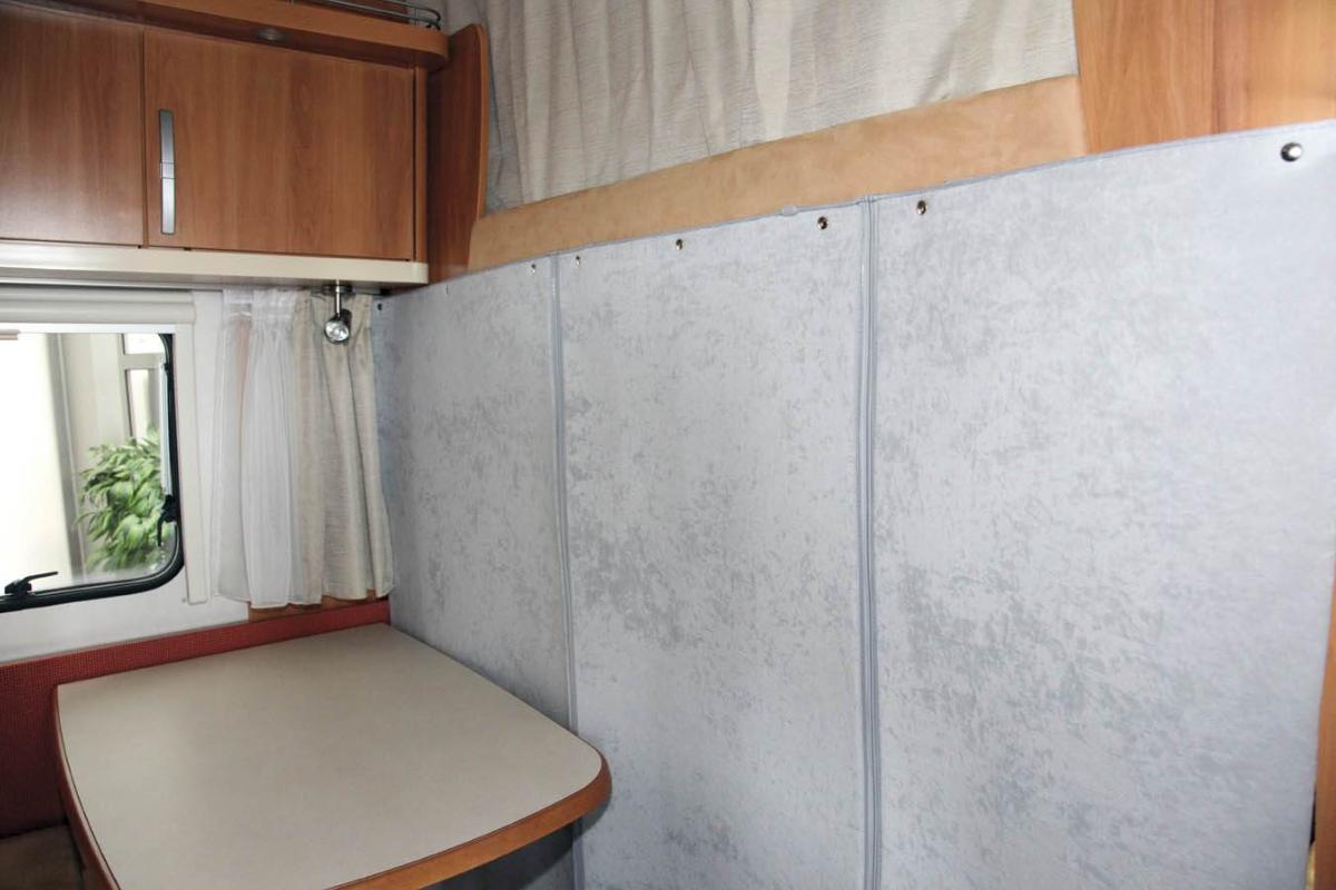 Rideau thermique de separation camping car 37316 2x800 zoom.jpg