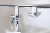 Bande profile en aluminium pour le logement de divers supports 