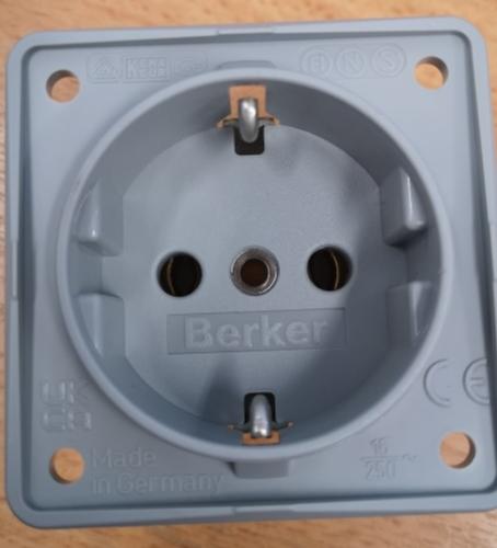 PRISE 230 V BERKER INTEGRO - GRIS CLAIR