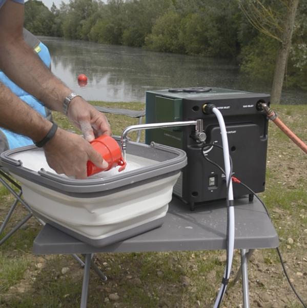 DOUCHE ET CHAUFFE EAU INSTANTANNÉ A GAZ PORTABLE KAMPA
